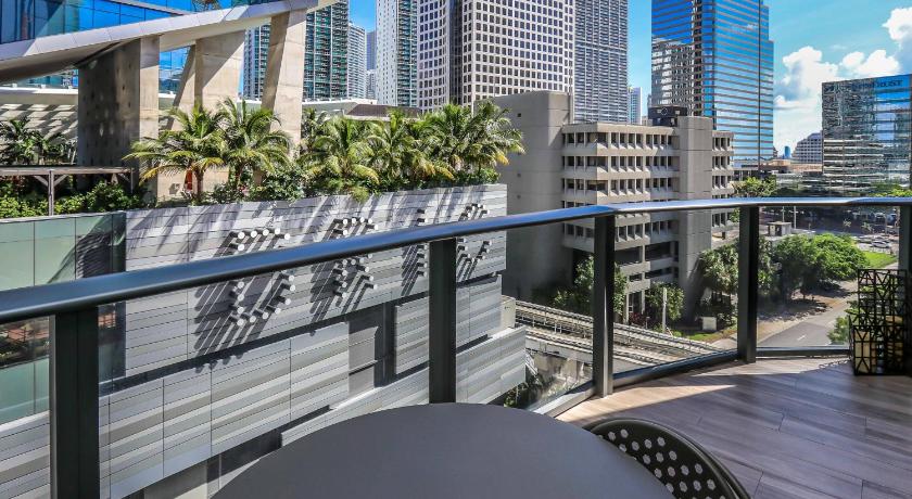Aluna Lux Suites at SLS Lux Brickell Building photo