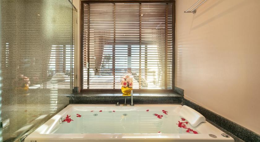Image of Deluxe Jacuzzi Sea View 13