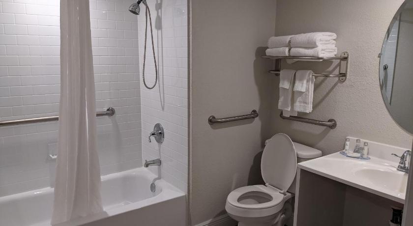 Image of 1 King Bed, Nonsmoking, Accessible 13