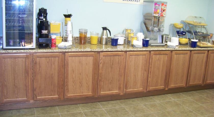 哥伦布 (内布拉斯加州) Days Inn & Suites by Wyndham Columbus NE 2星级 酒店 泳池