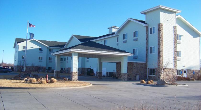 Days Inn & Suites by Wyndham Columbus NE