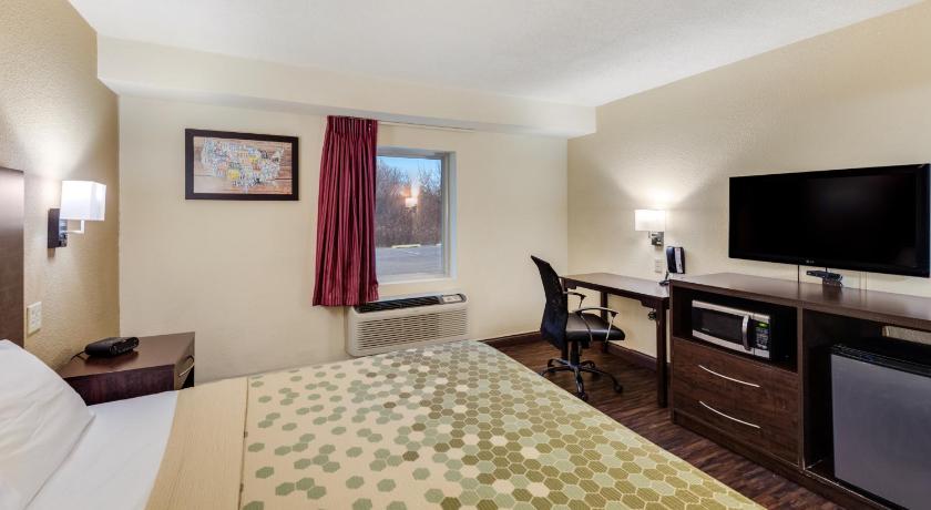 Econo Lodge Inn & Suites