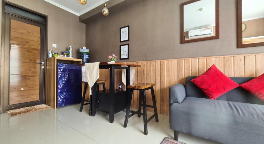 a living room filled with furniture and a couch, Gateway Pasteur 2 BR tower depan Jade 11 C in Bandung