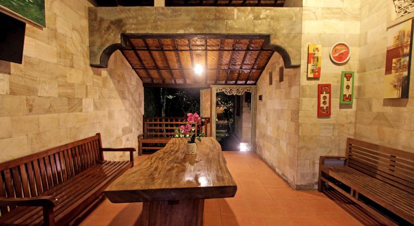 Sari House Ubud - Balinese Style Homestay photo