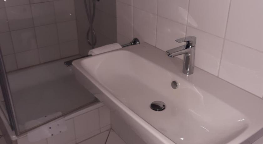Bathroom, Hotel Haus Appelberg in Dinkelsbuhl