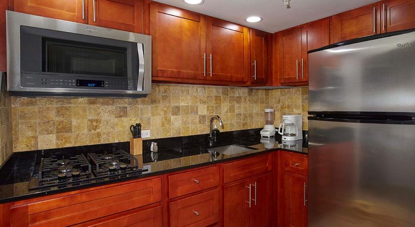 รูปของห้องสวีทแบบหนึ่งห้องนอน (One-Bedroom Suite) 8
