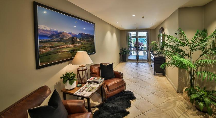 Lakeside Apartments photo