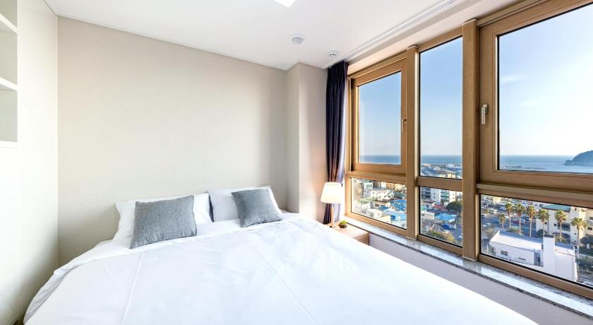 Image of Family Twin Ocean View 3