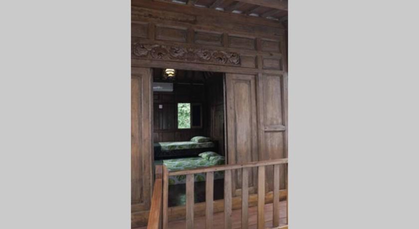 Rumah Kayu Joglo Yudhistira tepi sungai 2BR - image 4