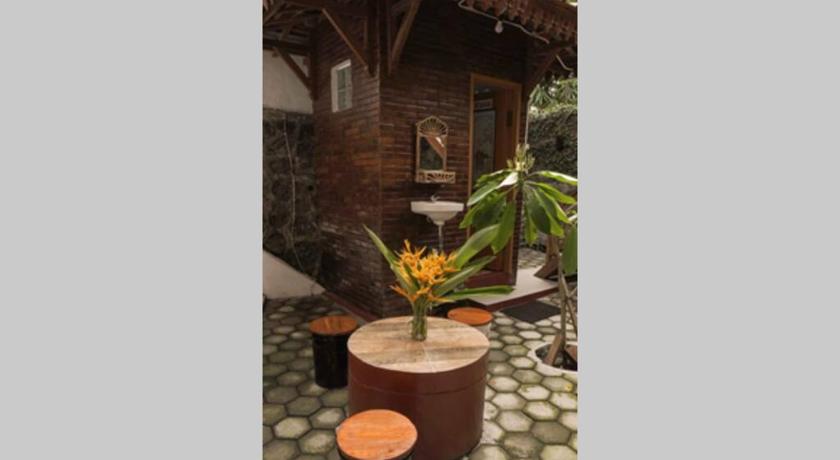 Rumah Kayu Joglo Yudhistira tepi sungai 2BR - image 11