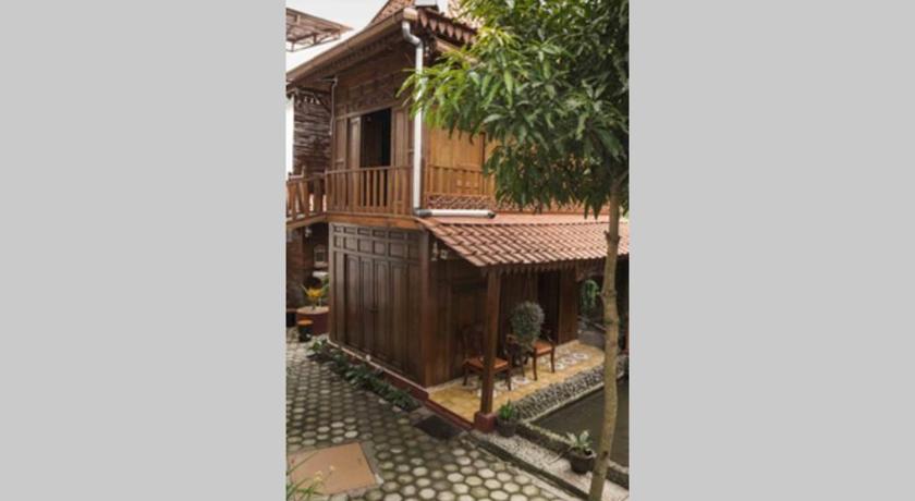 Rumah Kayu Joglo Yudhistira tepi sungai 2BR - image 3