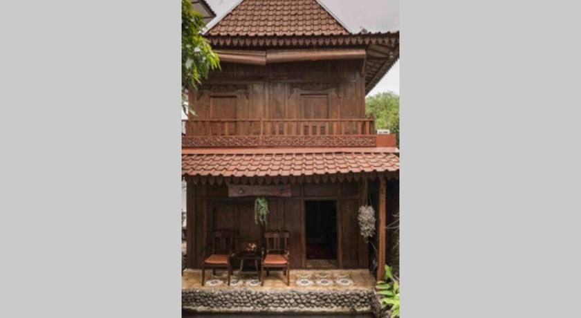 Rumah Kayu Joglo Yudhistira tepi sungai 2BR - image 10