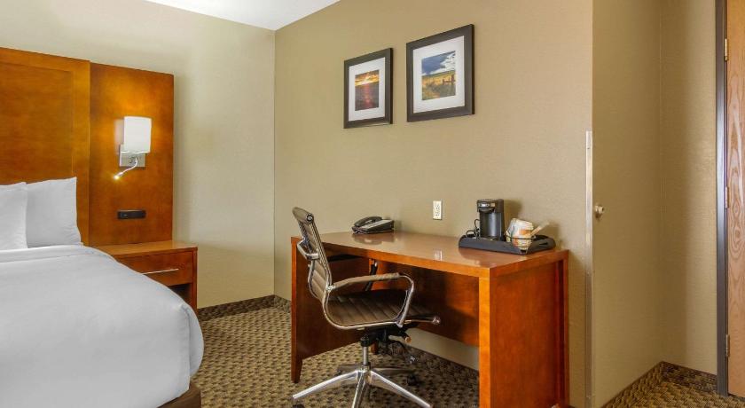 COMFORT INN STERLING - 39 Photos & 15 Reviews - 2020 Leisure Lane