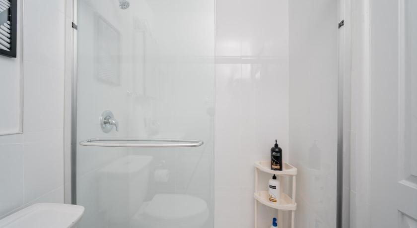 Comfy Studio Unit close to Boystown - Oakdale 317 photo