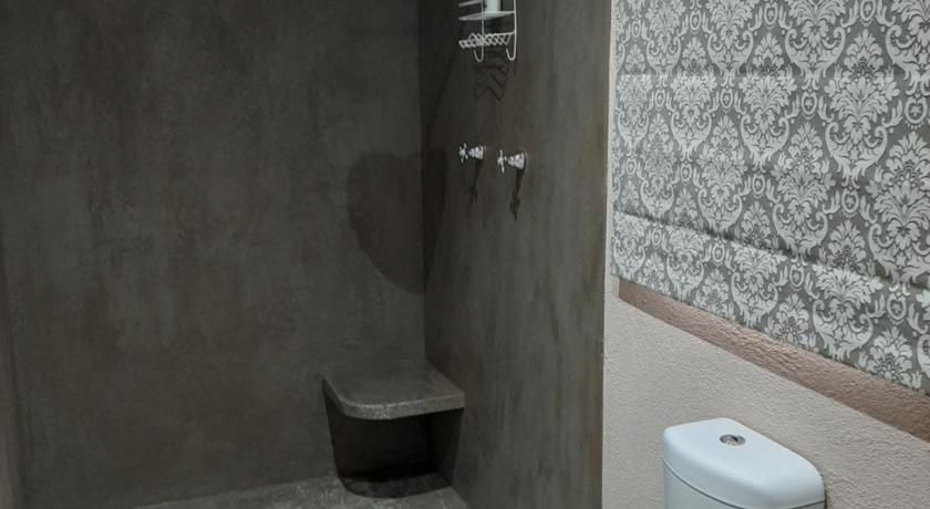 Image of One-Bedroom Chalet 14