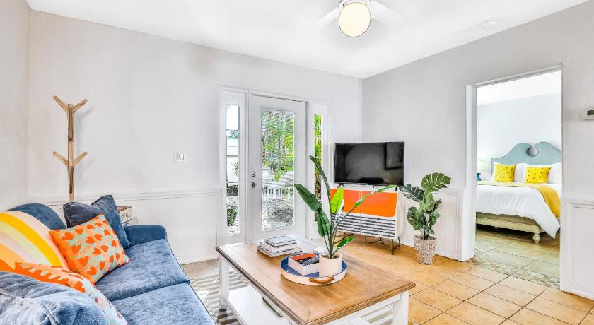 Anna Maria (FL) Sunrise Garden Resort 3-Star Accommodation suite