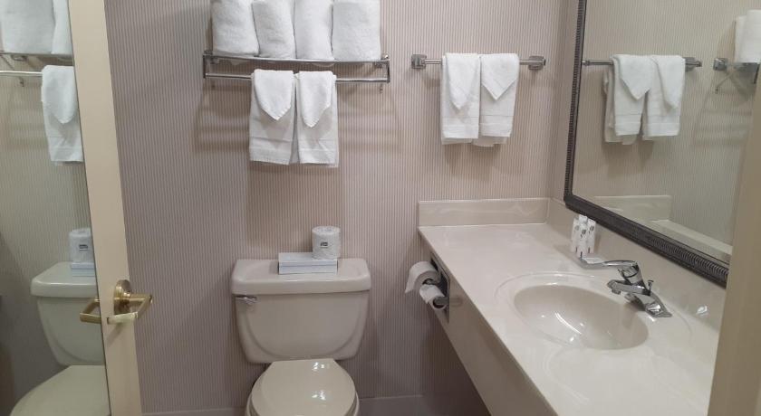 Country Inn & Suites By Radisson, Freeport, Il