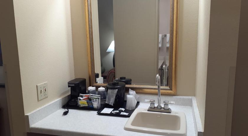 Country Inn & Suites By Radisson, Freeport, Il