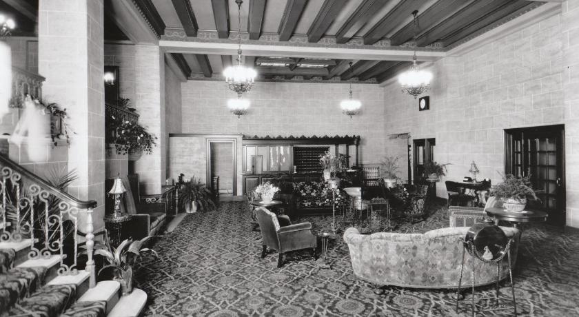 Mayflower Park Hotel photo