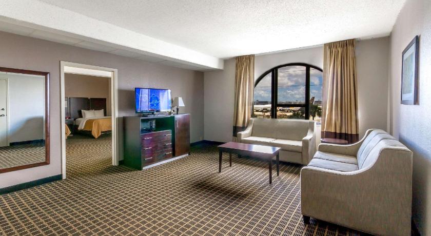 Clarion Inn & Suites Miami International Airport