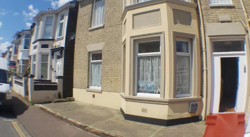 6 berth ground floor flat Glen Villa 2 photo