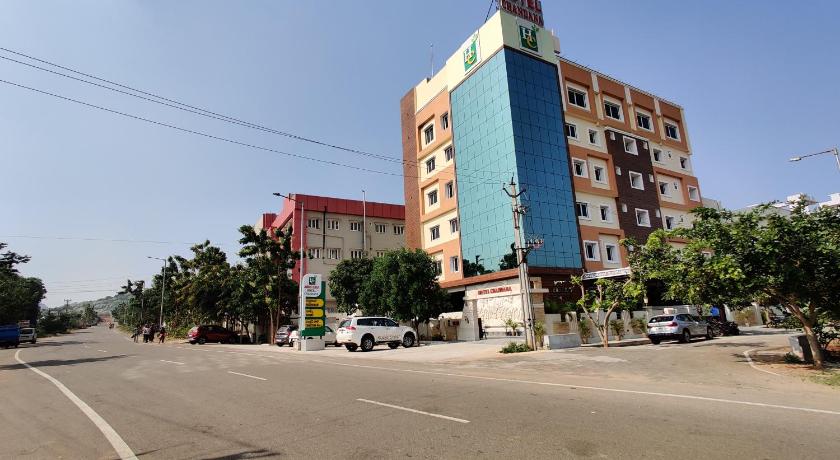 Hotel Chandana Square photo