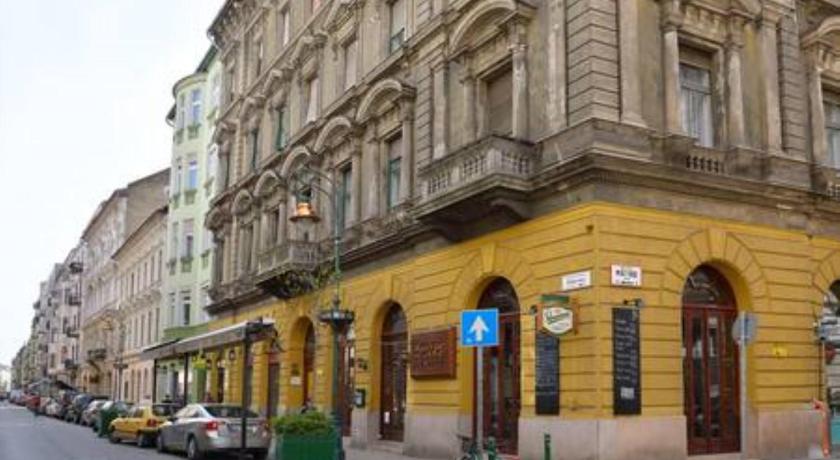ORANGEHOMES two bedroom apartment Raday str. photo