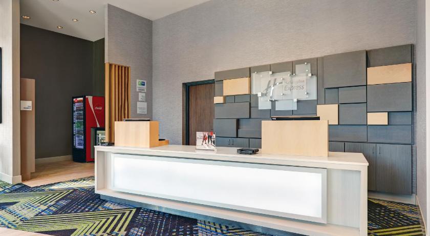 Holiday Inn Express Kingston West