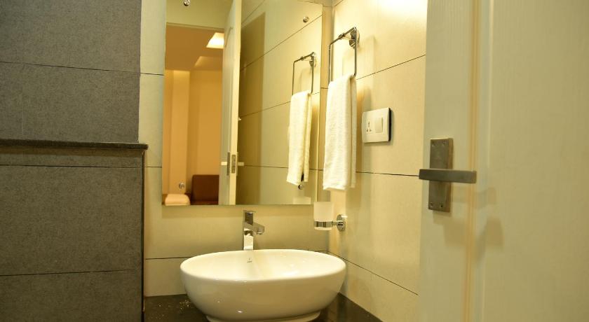 WHITE SUITE HOTEL photo