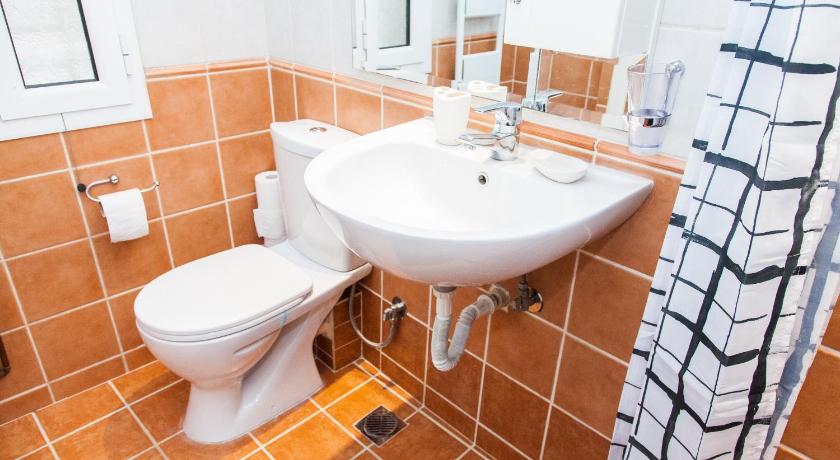 Centrally Located Studio In Athens! photo