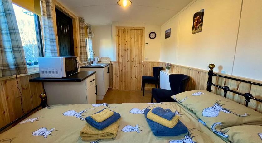 Per Ardua Shepherds Hut — Hotel in Fort William