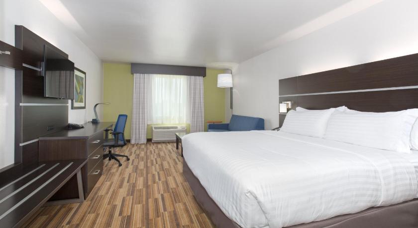 Holiday Inn Express & Suites Lincoln I - 80