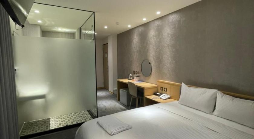 Image of Large Double Room 0