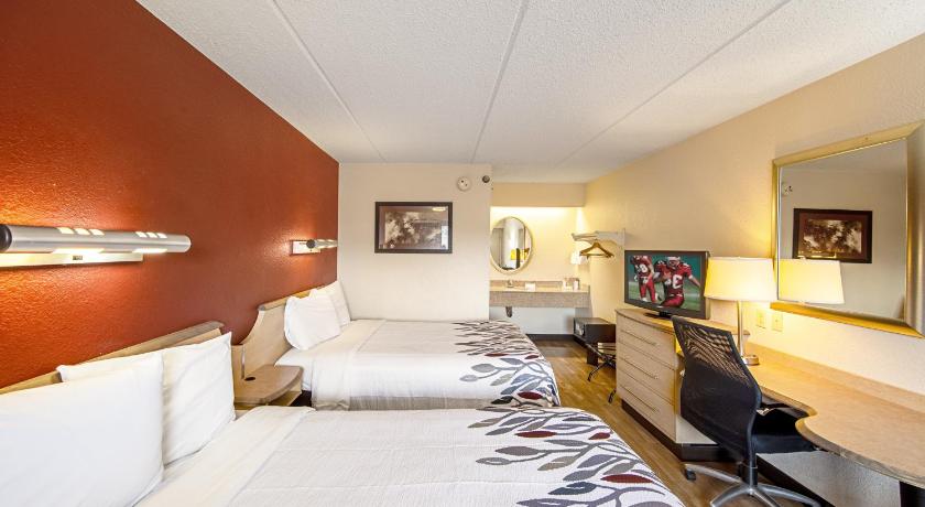 Red Roof Inn Toledo - University photo