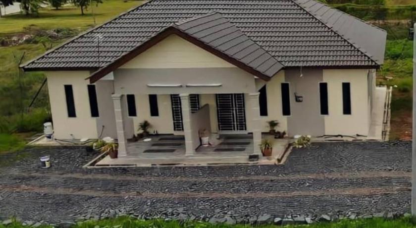 MUSLlM ONLY Wifi 3 Room with 2 aircond Menanti Village Homestay photo
