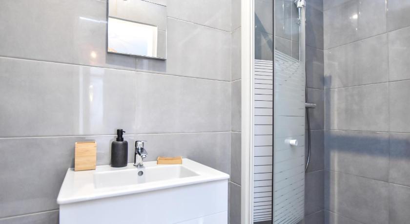 Superb apartment for 6 people in Paris - image 8