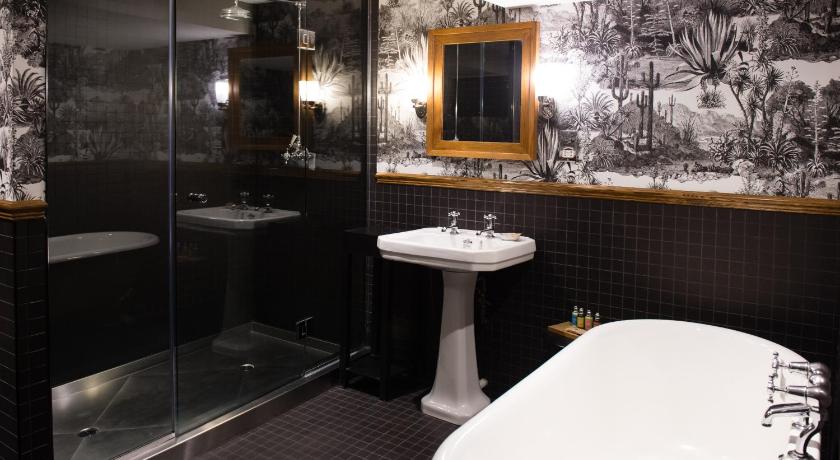 Image of Suite 8