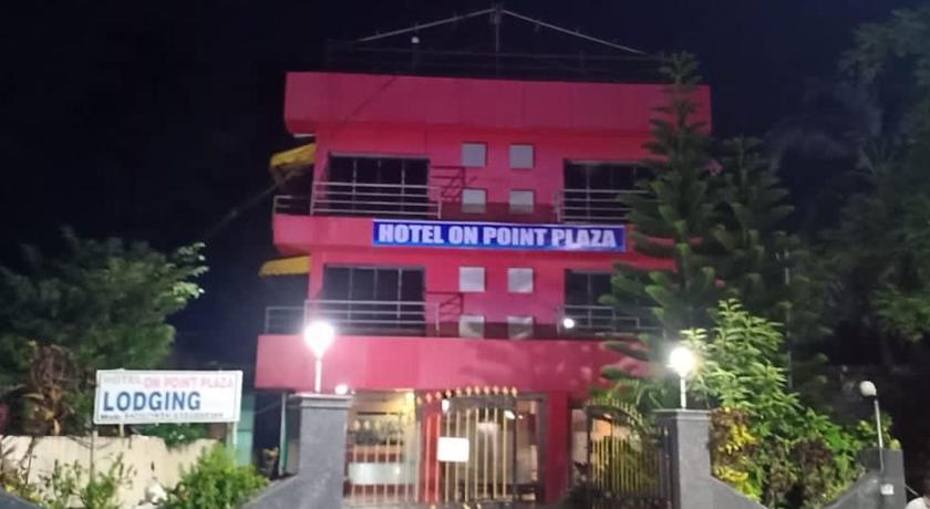 On Point Plaza — Hotel in Murud