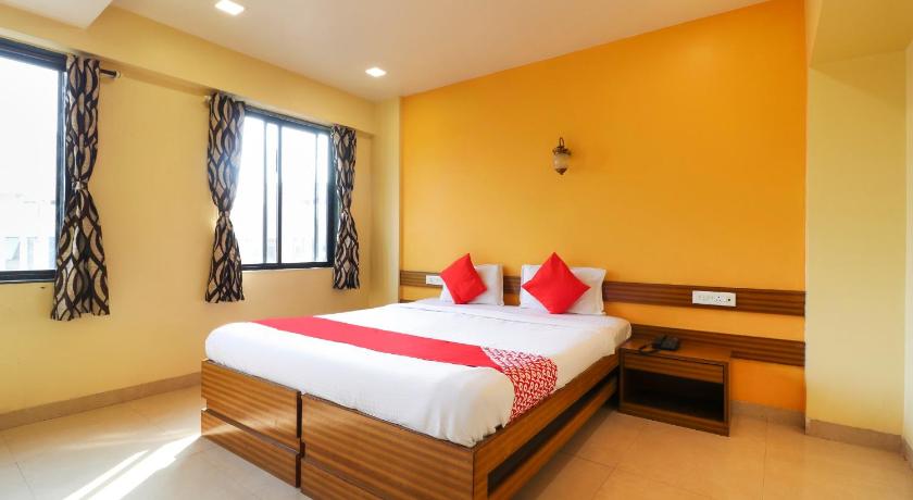 OYO 10679 Hotel Nanashree Executive