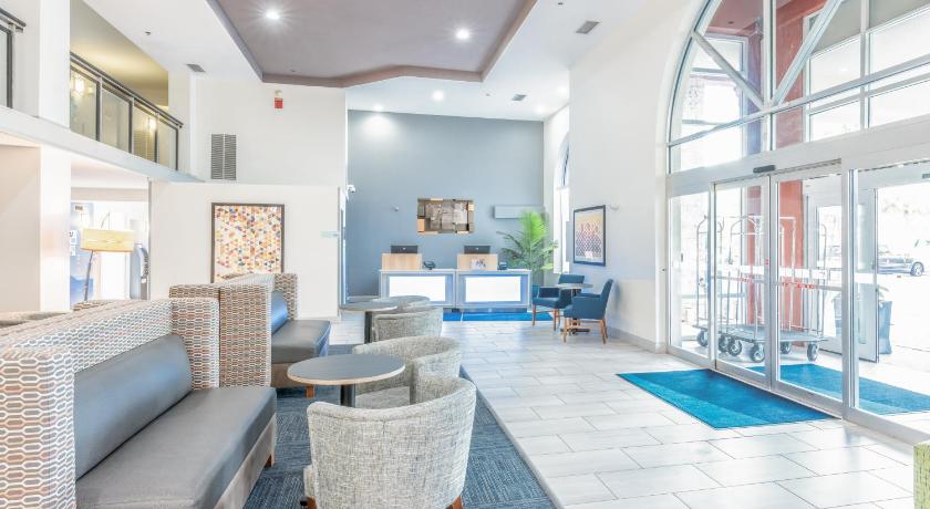 Holiday Inn Express Hotel & Suites Bradenton West photo