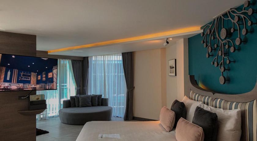 Image of Corner Suite 0
