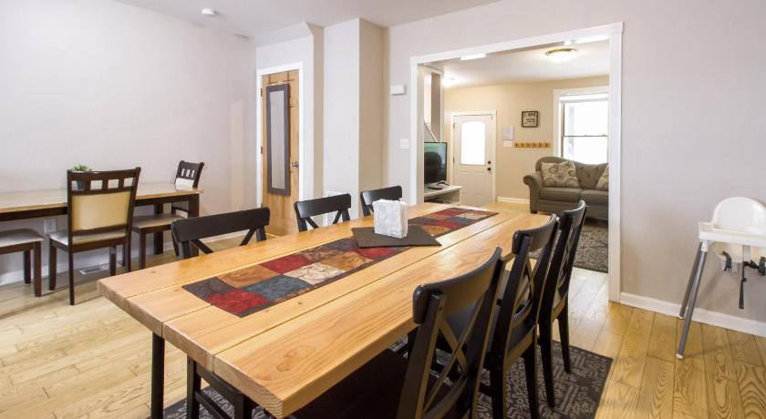 The Gray House by Gallaudet 4 BR 3 BA — Hotel in Washington D.C.