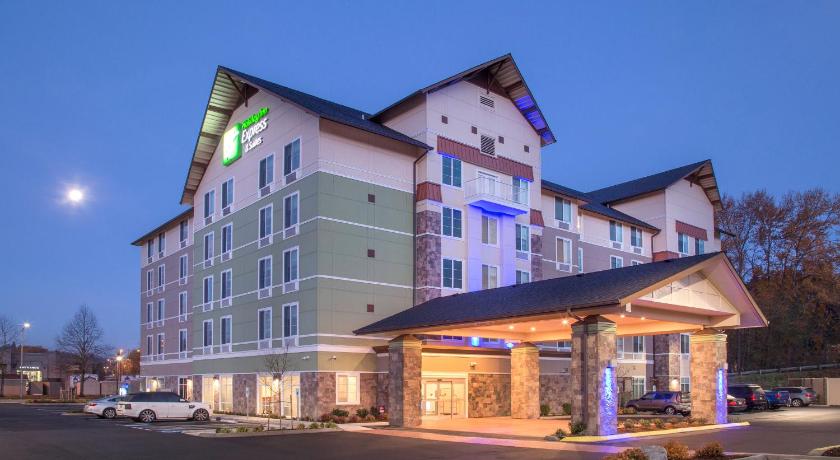 Holiday Inn Express & Suites Seattle South - Tukwila photo