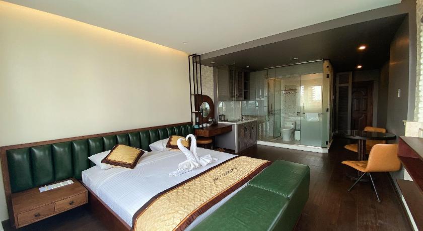 a hotel room with a bed and a desk, Duc Vuong 2 Hotel in Ho Chi Minh City