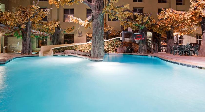 매디슨 (WI) 홀리데이 인 호텔 앤 스위트 매디슨 웨스트 - 미들턴 바이 IHG (Holiday Inn Hotel & Suites Madison West - Middleton By IHG) 3성급 호텔 로비