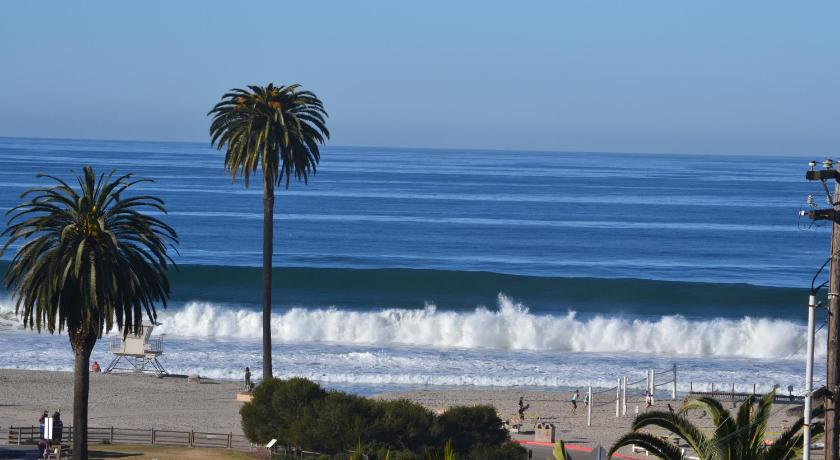 Moonlight Beach Motel photo
