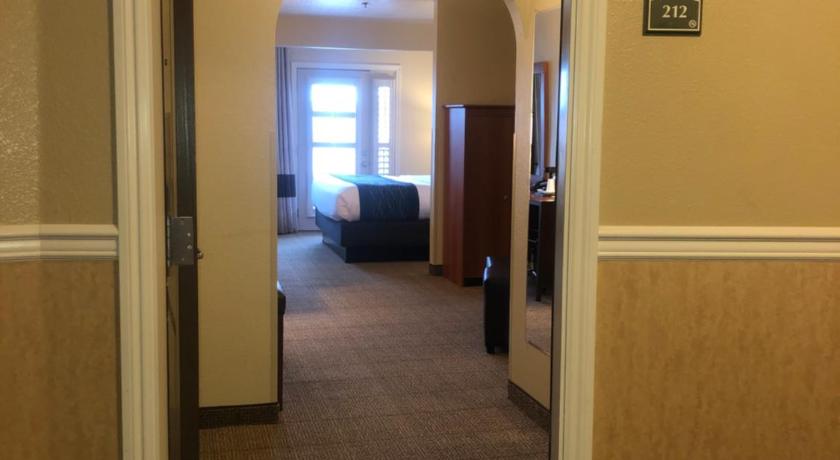 Comfort Inn & Suites Ukiah Mendocino County photo