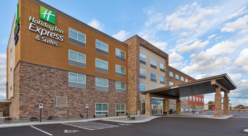 Holiday Inn Express and Suites Eau Claire West I-94 photo