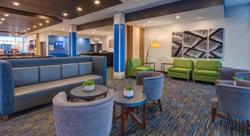 Holiday Inn Express and Suites Eau Claire West I-94 photo