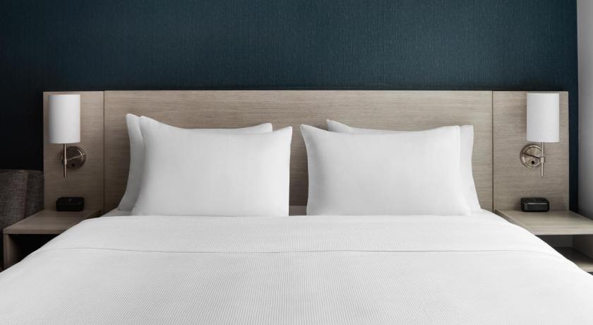Image of Sky View King Bed 1
